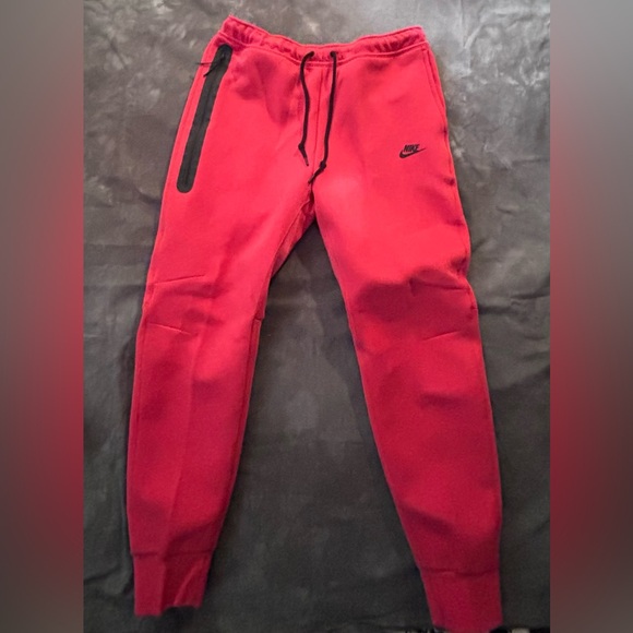 Nike Tech red sweatpants brand new with tags - Picture 3 of 4